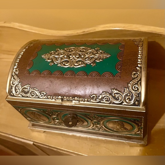 Vintage Blue Bird Tin - Picture 2 of 6